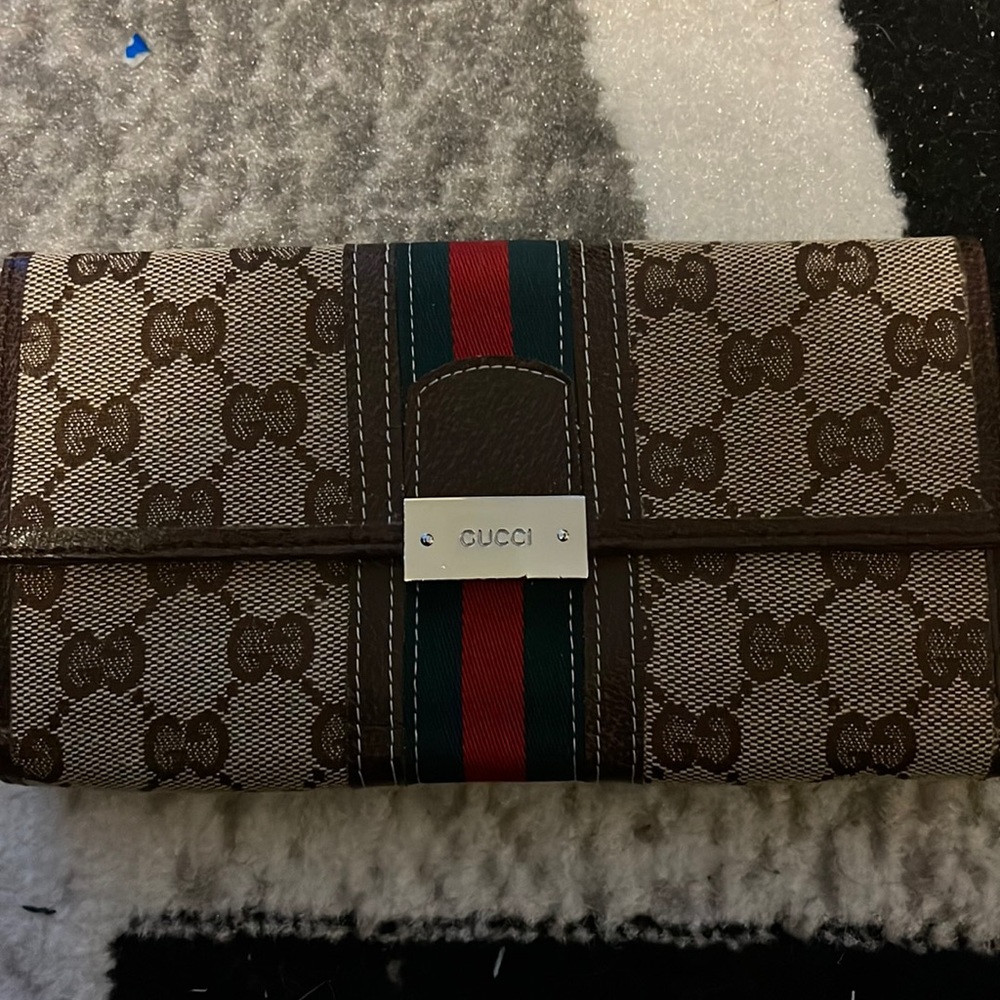 Authentic Gucci wallet brand new